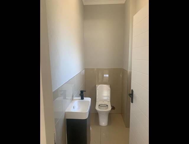 5 BEDROOM HOUSE FOR SALE IN SIX FOUNTAINS RESIDENTIAL ESTATE